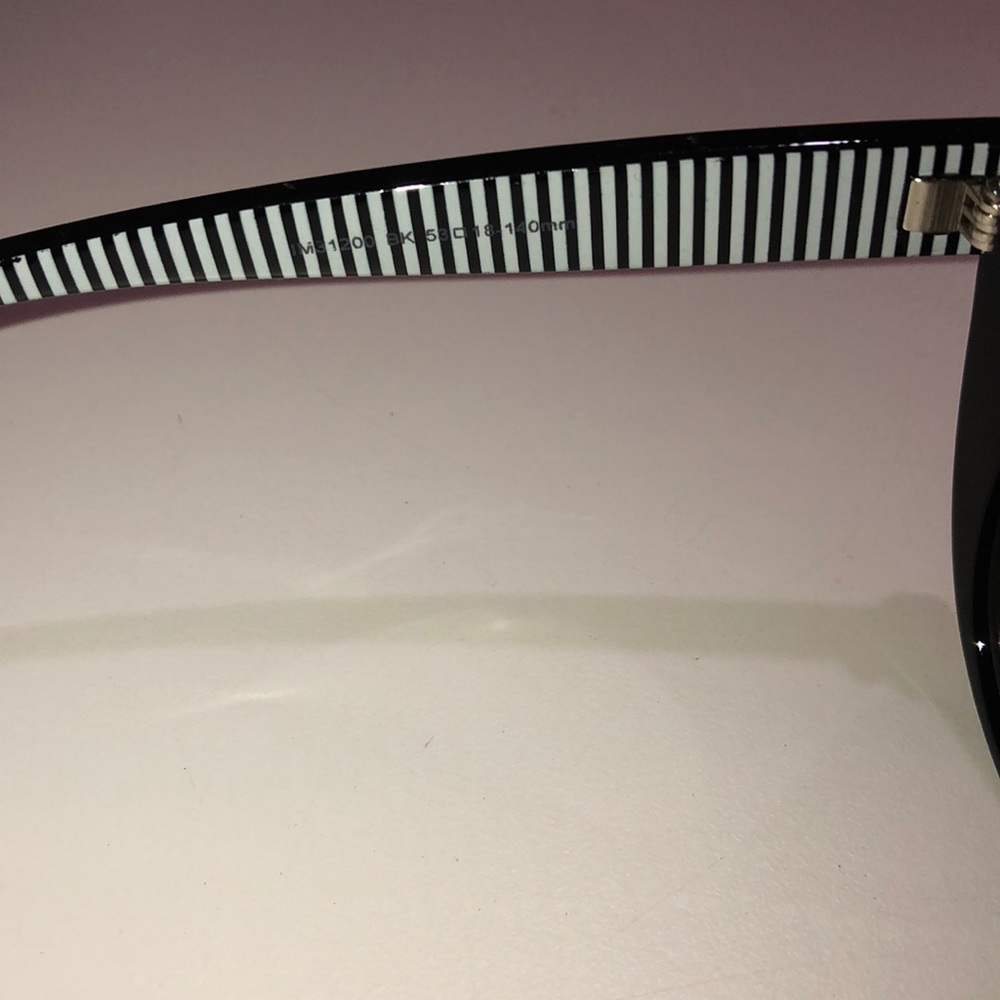 Isaac mizrahi sunglasses! - Picture 3 of 7